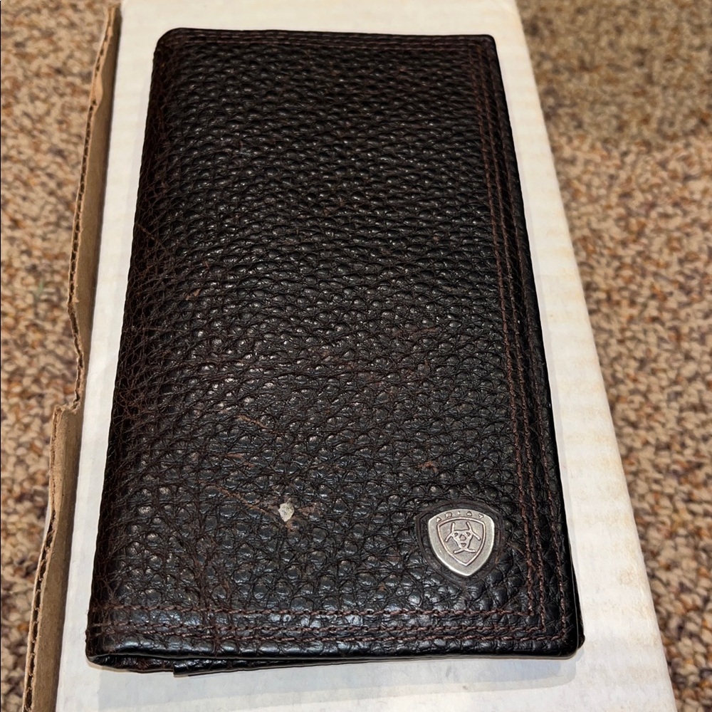 Ariat rodeo long checkbook credit card ID case pebbled brown leather wallet EUC